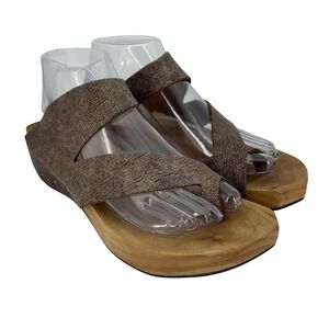 Cydwoq Shoes Womens Size 8 EU 38.5 Wooden Handmade Leather Wedge Platform Sandal